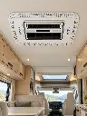Karavan tavanında WEKSTROM klima ünitesi.webp